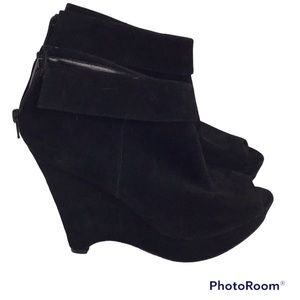 🦄 Aldo Black Bootie Wedges, size 8